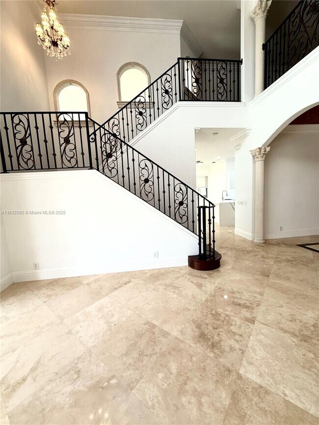 Building Photo - 2547 Montclaire Cir