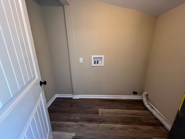 Building Photo - 3 bedroom 2 bathroom off Lurleen Blvd. in Northport