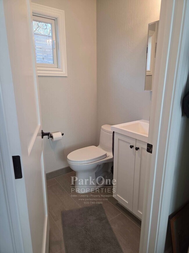 Building Photo - Charming Home with Detached Office in Lafayette Saranap