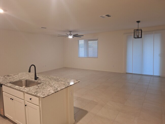 Building Photo - 945 W Calle Alta Curva