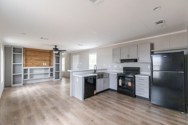 Building Photo - 178 Meadow Ln
