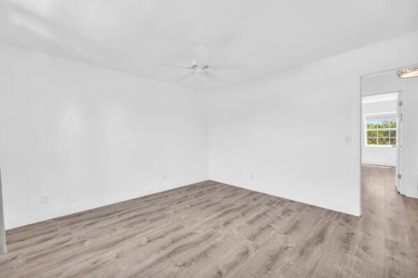 Building Photo - 415 N Cypress Dr