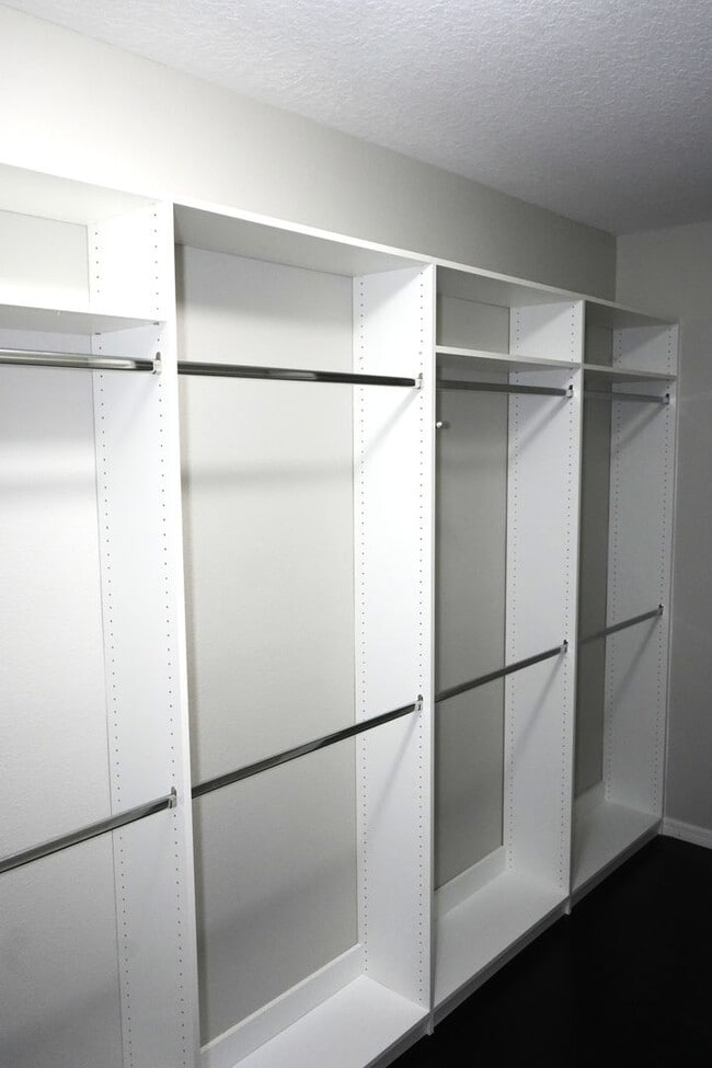 Building Photo - 6 BR  5 BA  LUXURY POOL HOME -  Fells Landing Subdivision- Minutes to Medical City!