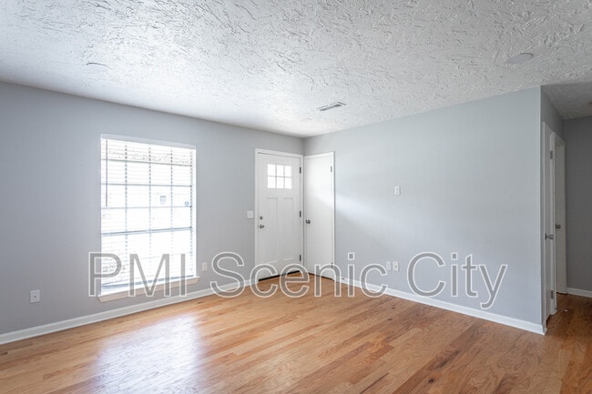 Building Photo - 2508 Woodfin Ave