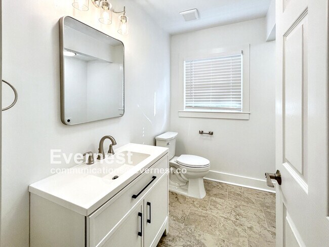 Building Photo - 4-Room Home in Prime Location Near Schools...