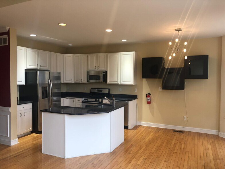 Building Photo - 237 Westbrook Dr