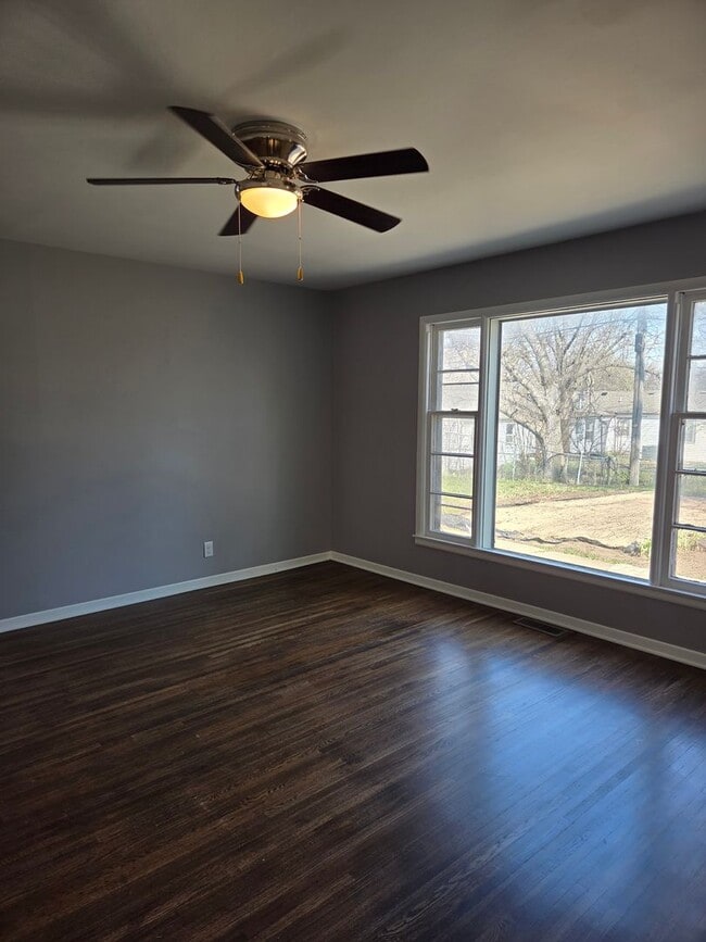 Building Photo - 1200 E Beaumont St