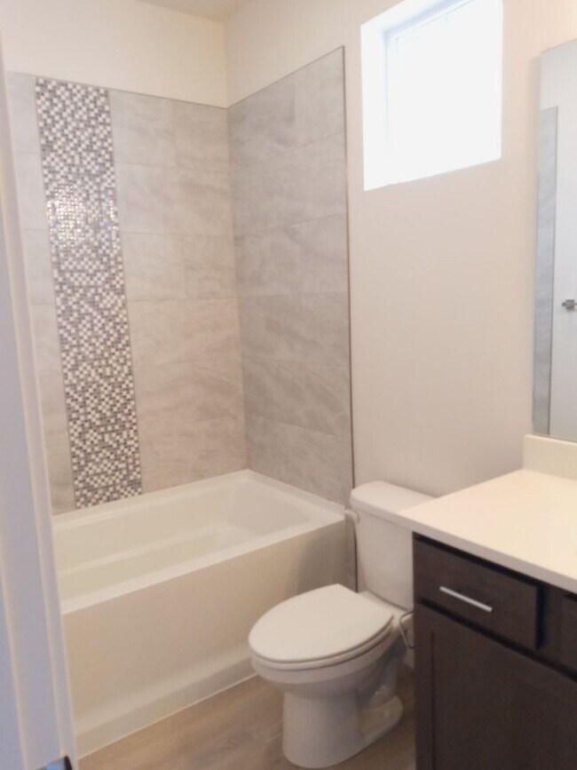 Building Photo - 3 Bed 2.5 Bath in Belgrade with attached d...