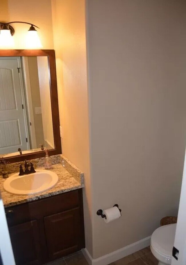 Building Photo - Beautiful 4 Bedroom Home in Desirable Springs Ranch Area!