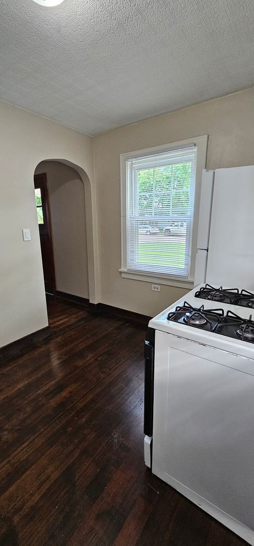 Building Photo - 4 Bedroom House for rent