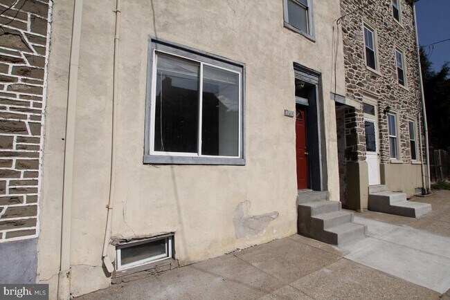 Building Photo - 4713 Umbria St
