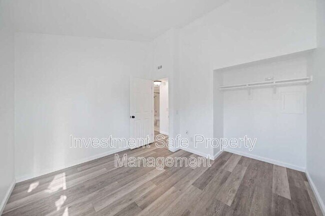 Building Photo - 5715 Baltimore Dr