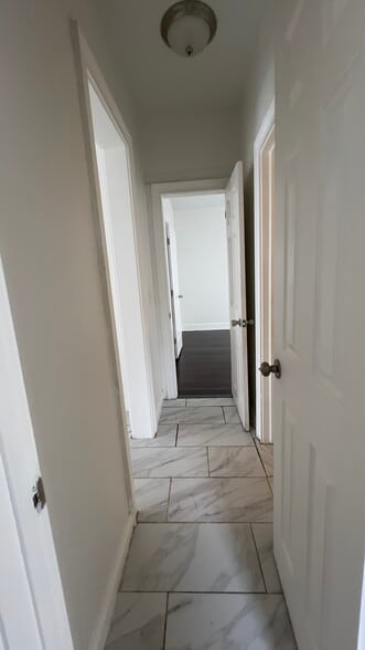 Building Photo - 879 Elm St