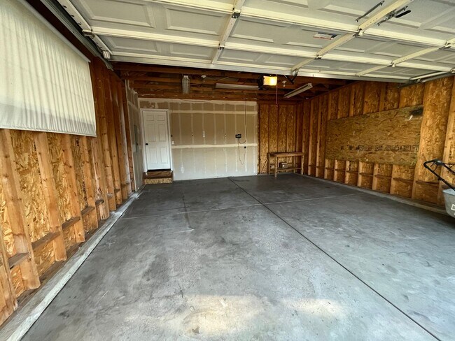 Building Photo - Beautiful Home in North East Fort Collins