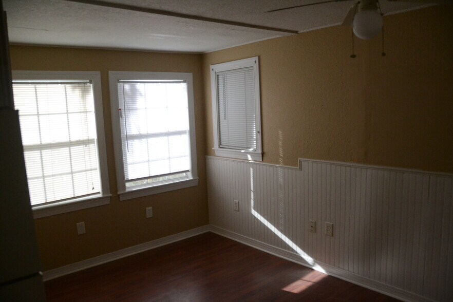 living room area and bathroom to the left. - 817 Bay Street
