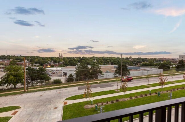 Building Photo - Fully Furnished Modern 3BR Retreat | Penth...