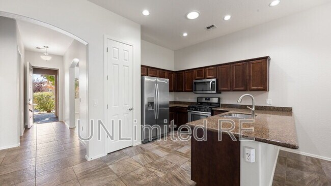Building Photo - 6737 E Hetley Pl