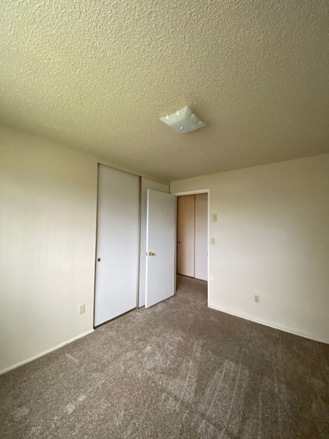 Building Photo - Must See Lebanon Home!