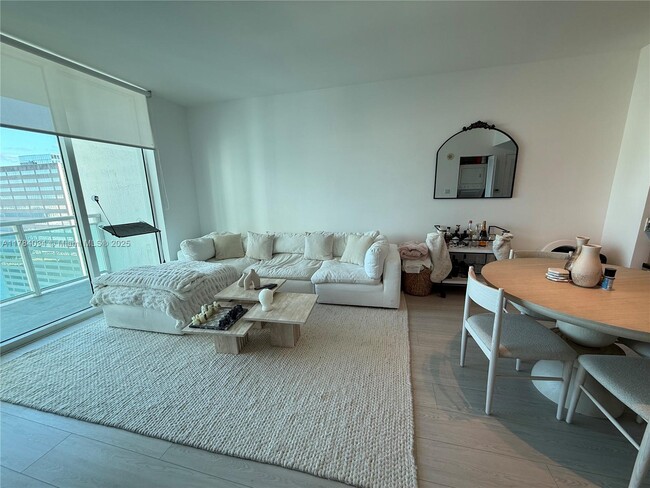 Building Photo - 951 Brickell Ave