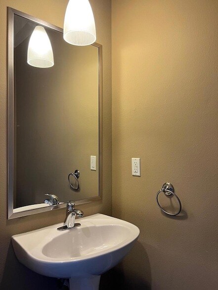 Building Photo - 38 Haven Cir