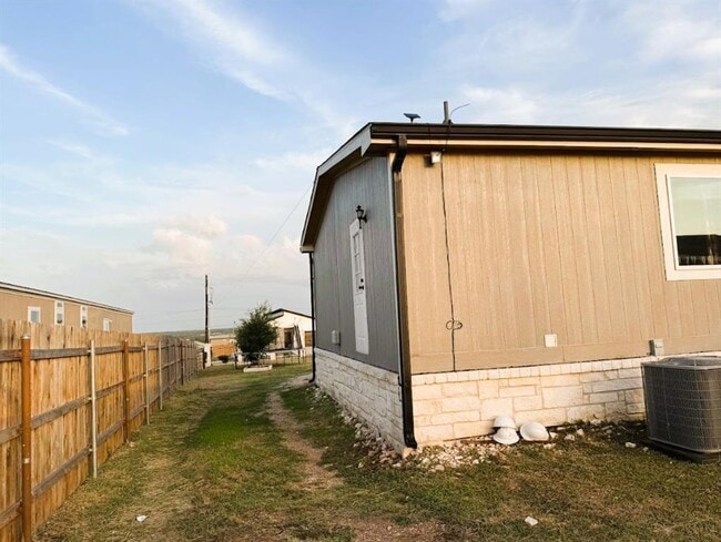 Building Photo - 104 Pineapple Sage Cv