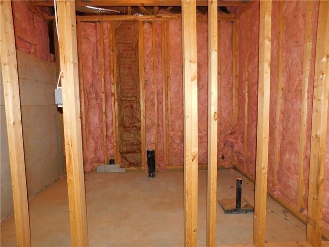 Building Photo - 576 Greenwood Park Way