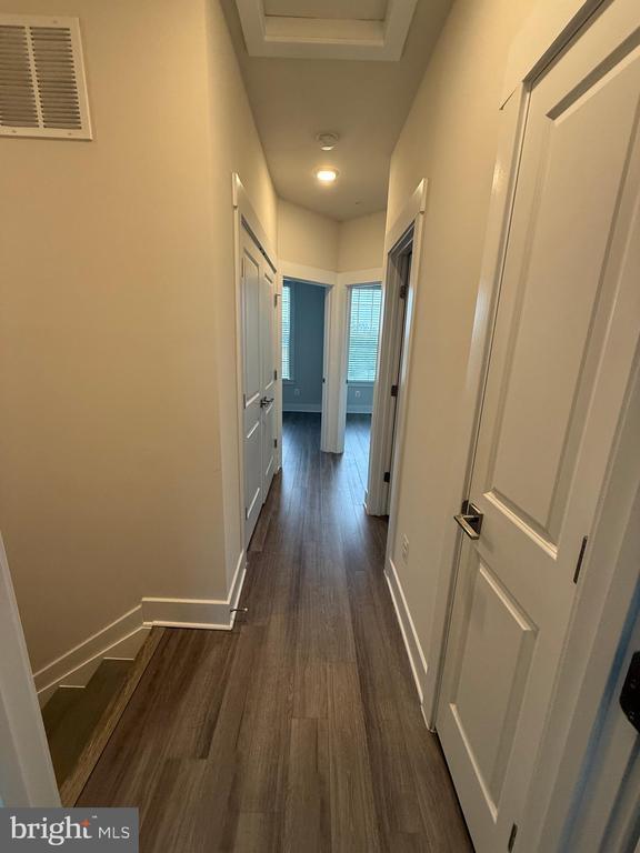 Building Photo - 253 Armenian Oak Dr