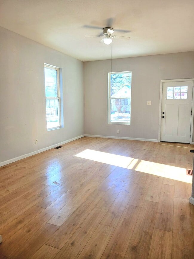 Building Photo - Renovated and Ready to Rent...340 N Aurora Collinsville