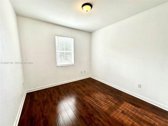 Building Photo - 20733 NE 10th Ct