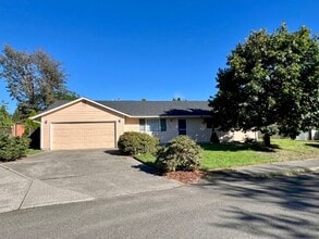 Building Photo - PENDING APPLICATION; 3 BD w/ Vaulted Ceiling