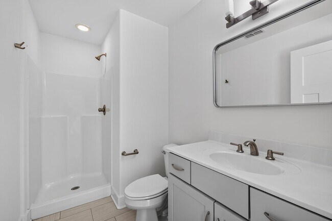Building Photo - 617 Eastboro Dr