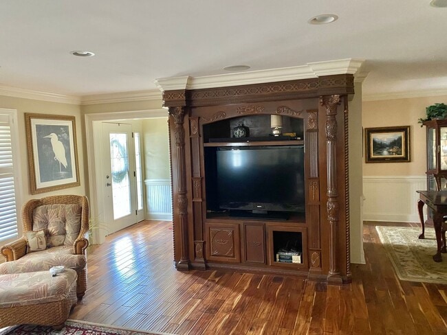 Building Photo - 1407 Camellia Dr