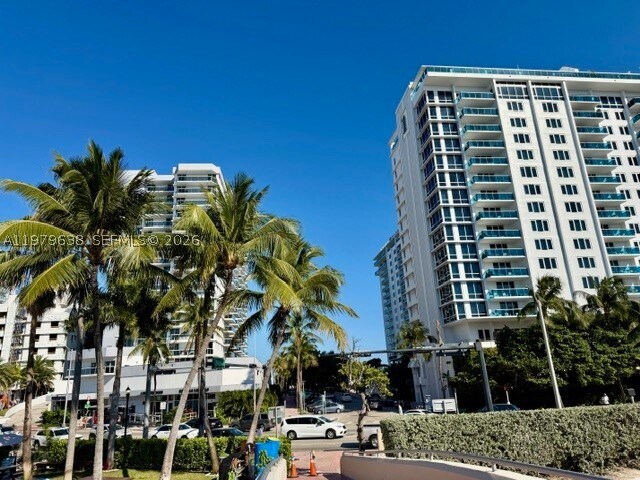 Building Photo - 2445 Lake Pancoast Dr