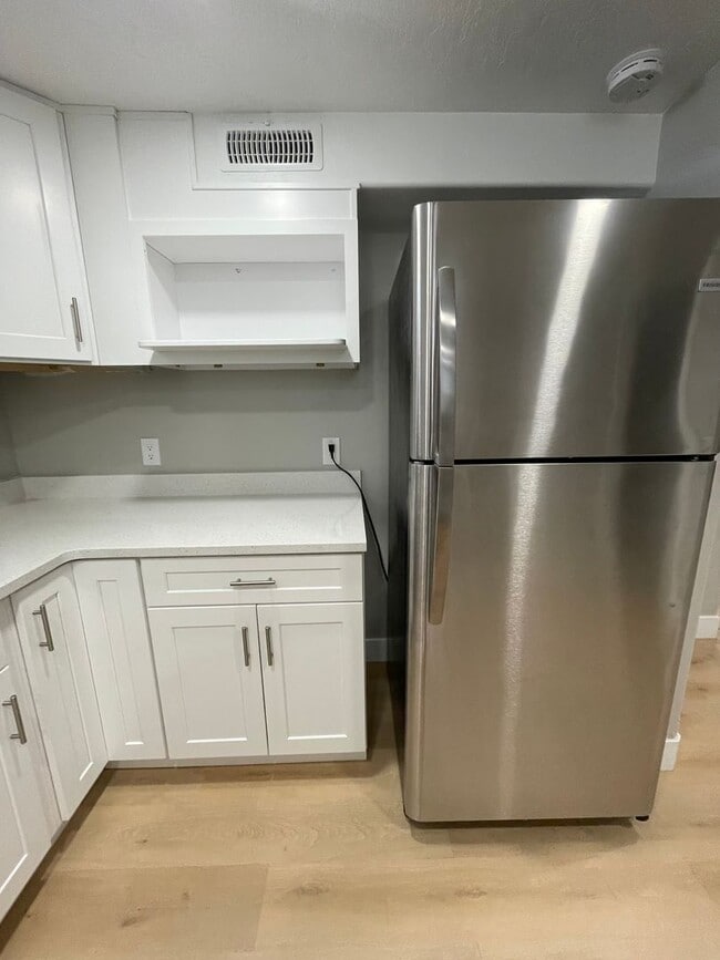Building Photo - Spacious 5 Bedroom House in Salt Lake - Ge...