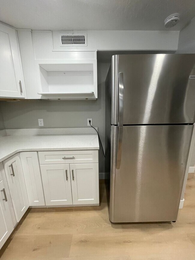 Building Photo - Spacious 5 Bedroom House in Salt Lake