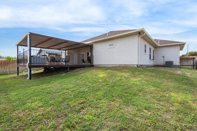Building Photo - 77 Yvonne Dr