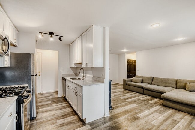 Building Photo - 5400 N Sheridan Rd