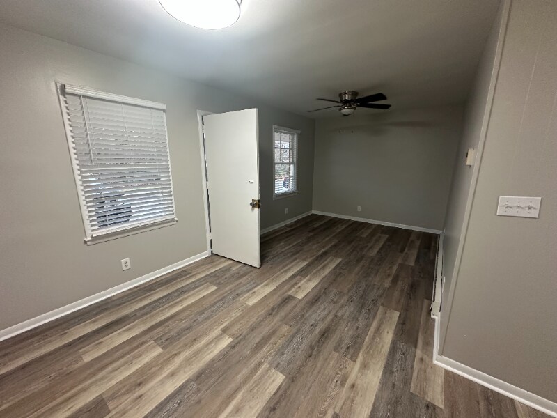 Building Photo - 123 S Sam Davis Ave