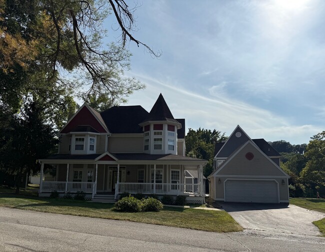 Primary Photo - 10 Mabel Ln