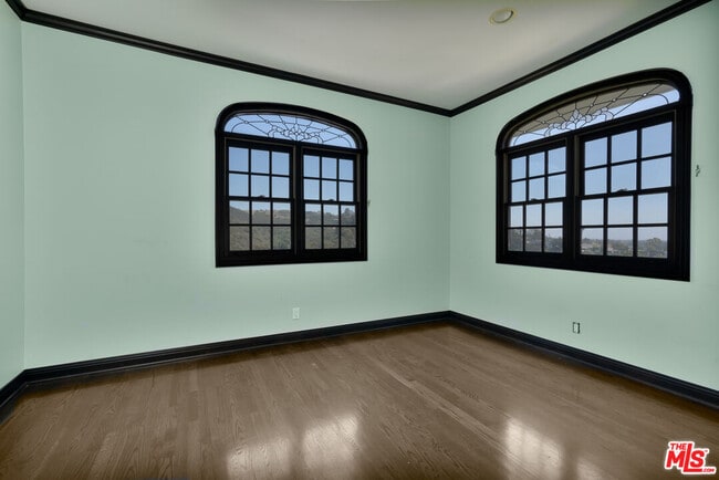 Building Photo - 1036 El Medio Ave