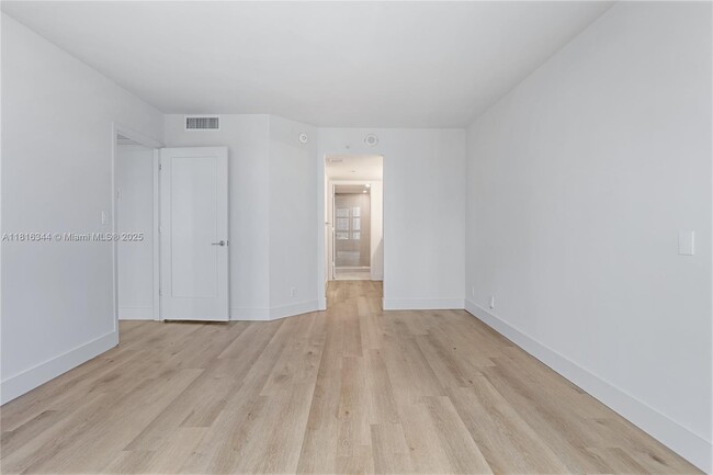 Building Photo - 555 NE 34th St