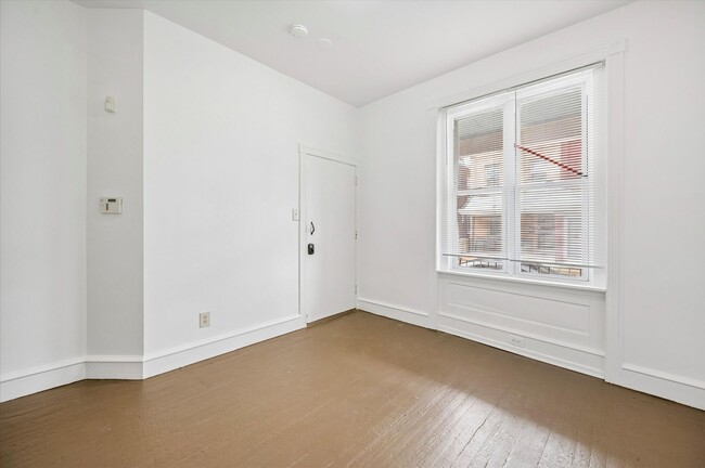 Building Photo - 427 N Redfield St