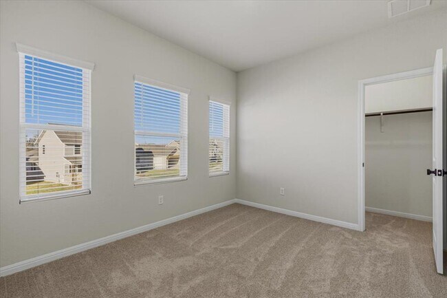 Building Photo - 158 Lake Shore Dr