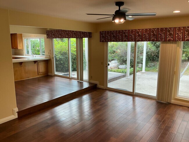 Building Photo - Charming 4 Bedroom 2 Bath 2 Story Home in ...