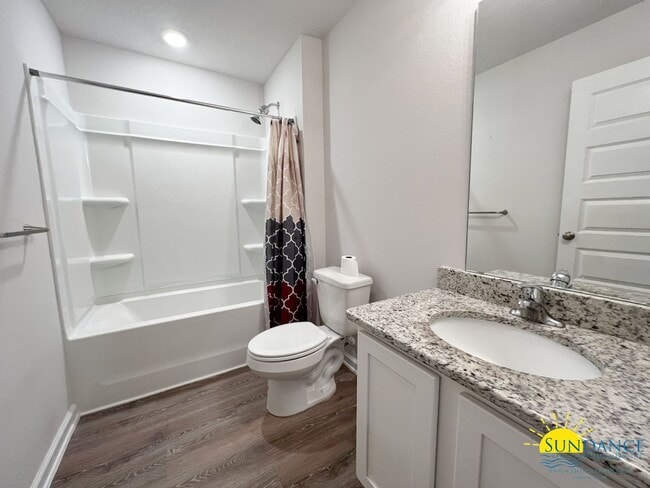 Building Photo - Stunning 4 Bedroom Home in Crestview!