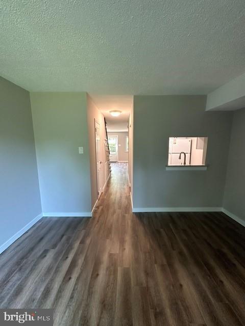 Building Photo - 602 Valley Dr