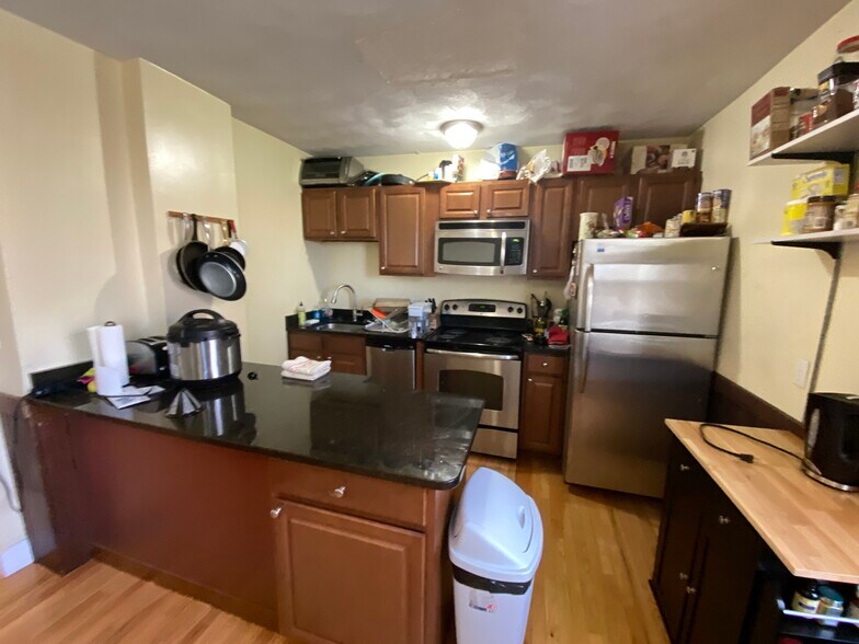 Building Photo - 221 Holland St