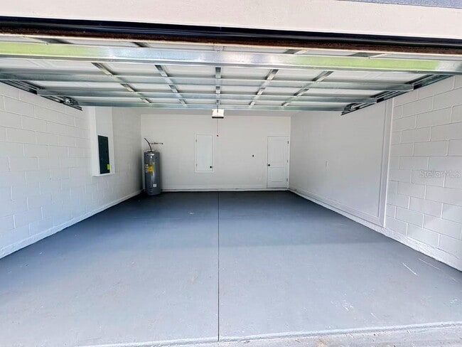 Building Photo - 10290 N Biscayne Dr