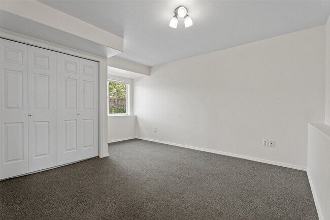 Building Photo - 813