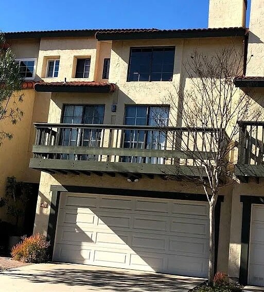 Private secure entrance - 6812 Fashion Hills Blvd